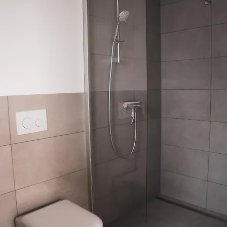 Apartment 150 Qm Maisonnette R Mit 4 Schlafzimmern Und Galerie Wallertheim